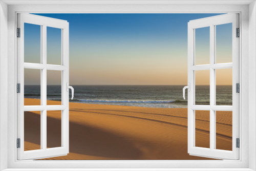 Fototapeta Naklejka Na Ścianę Okno 3D - Wild beach at sunset