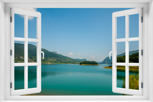 Fototapeta Naklejka Na Ścianę Okno 3D - The natural lake
