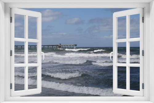 Fototapeta Naklejka Na Ścianę Okno 3D - Ocean Beach pier on a windy day