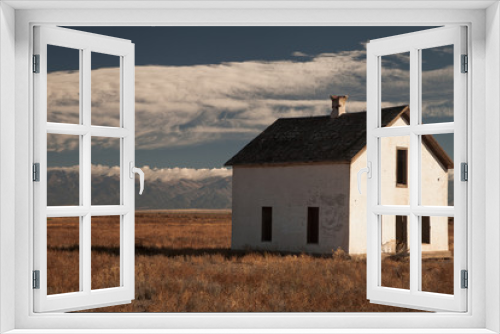 Fototapeta Naklejka Na Ścianę Okno 3D - Lone Cabin