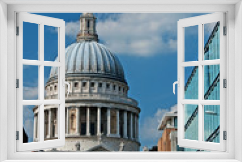 Fototapeta Naklejka Na Ścianę Okno 3D - A view of historic St Paul's Cathedral in London, England.