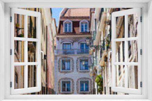 Fototapeta Naklejka Na Ścianę Okno 3D - Street in Barrio Alto Lisbon