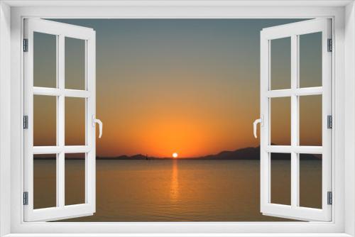 Fototapeta Naklejka Na Ścianę Okno 3D - Sunrise on the red sea