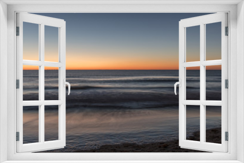 Fototapeta Naklejka Na Ścianę Okno 3D - The beach at sunrise