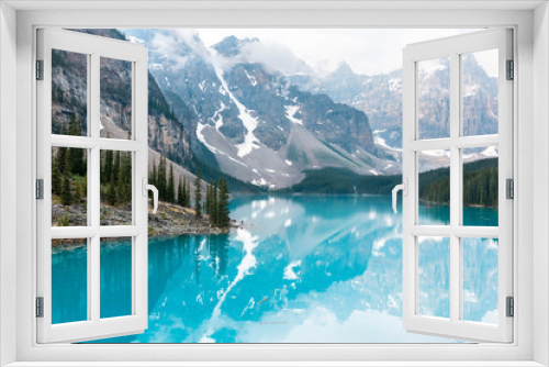 Fototapeta Naklejka Na Ścianę Okno 3D - Moraine lake in Banff National Park Canada