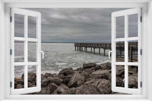 Fototapeta Naklejka Na Ścianę Okno 3D - Icy Pier