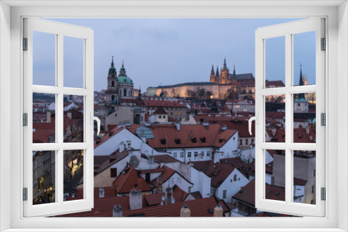 Fototapeta Naklejka Na Ścianę Okno 3D - The castle and the Saint Vitus cathedral overlooking Prague old town cityscape in Prague at twilight in Czech Republic capital city.