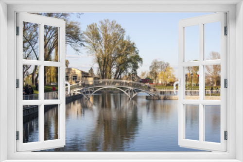 Fototapeta Naklejka Na Ścianę Okno 3D - lake in citypark
