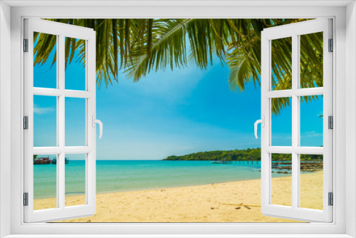 Fototapeta Naklejka Na Ścianę Okno 3D - Beautiful tropical beach and sea with coconut palm tree in paradise island