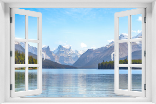 Fototapeta Naklejka Na Ścianę Okno 3D - Maligne Lake in Jasper national park, Alberta, Canada