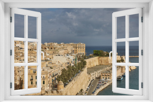 Fototapeta Naklejka Na Ścianę Okno 3D - View of a coastal area and downtown of Valletta in Malta