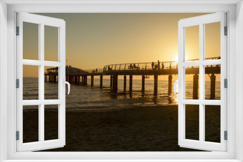 Fototapeta Naklejka Na Ścianę Okno 3D - lido di camaiore pier view on sunset