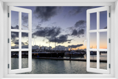 Fototapeta Naklejka Na Ścianę Okno 3D - Luxurious yachts at sunset in Auckland's harbour, New Zealand
