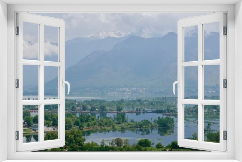 Fototapeta Naklejka Na Ścianę Okno 3D - Ausblick über den Dal See und Srinagar in Kashmir, Indien