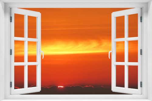 Fototapeta Naklejka Na Ścianę Okno 3D - Beautiful fiery orange sunset background over the city 
