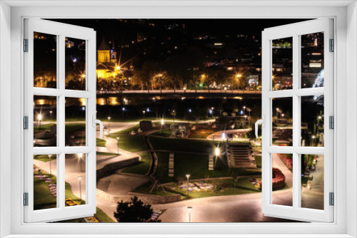 Fototapeta Naklejka Na Ścianę Okno 3D - nigt view to park in tbilisi