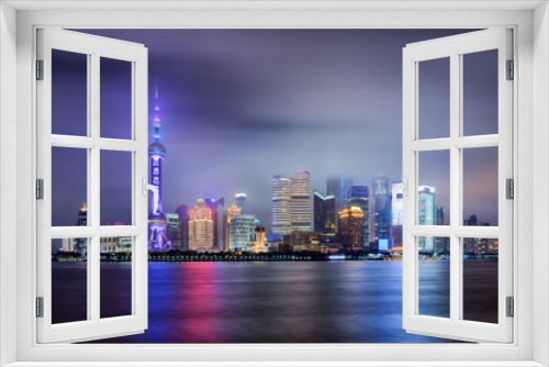 Fototapeta Naklejka Na Ścianę Okno 3D - Shanghai bei Nacht: die beleuchtete Skyline mit den ikonischen Wolkenkratzern