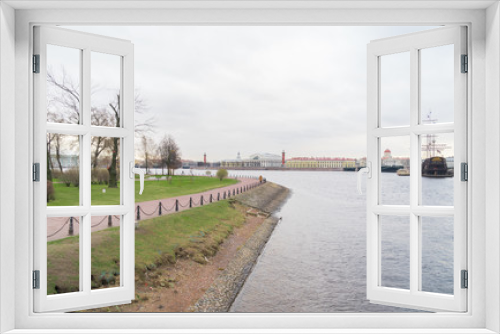 Fototapeta Naklejka Na Ścianę Okno 3D - View on the Palace bridge from Hare Island in Saint-Petersburg.