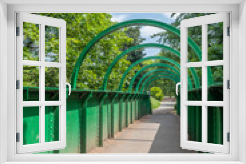 Fototapeta Naklejka Na Ścianę Okno 3D - metal footbridge in park