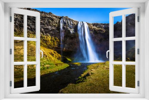 Fototapeta Naklejka Na Ścianę Okno 3D - Seljalandsfoss - May 04, 2018: Seljalandsfoss waterfall, Iceland