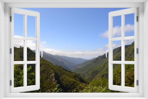 Fototapeta Naklejka Na Ścianę Okno 3D - Vistas de las montañas de la isla de madeira