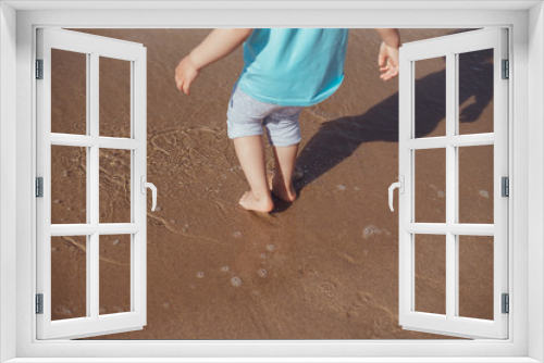 Fototapeta Naklejka Na Ścianę Okno 3D - Legs of child on the sand on tropical beach