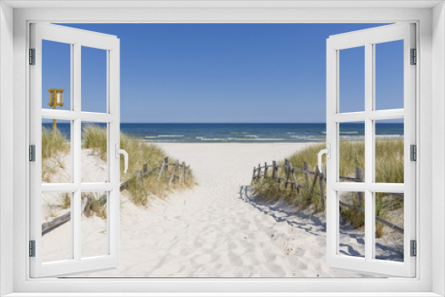 Fototapeta Naklejka Na Ścianę Okno 3D - Wejście na plażę w Białogórze