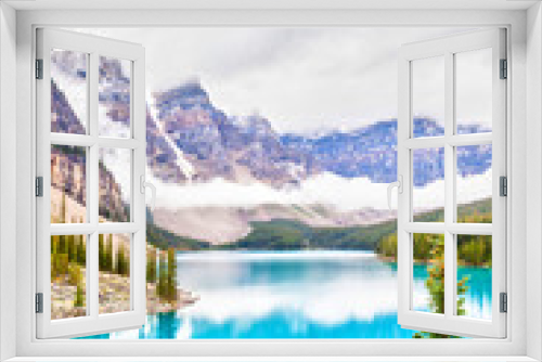 Fototapeta Naklejka Na Ścianę Okno 3D - Moraine Lake in Lake Louise Near Banff National Park