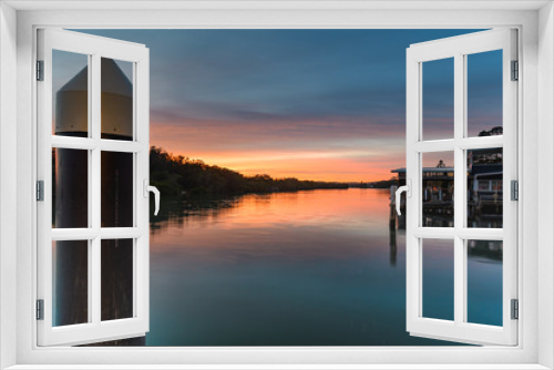 Fototapeta Naklejka Na Ścianę Okno 3D - Dawn Waterscape at the Waterfront