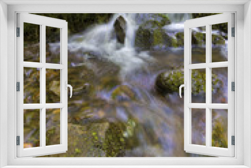 Fototapeta Naklejka Na Ścianę Okno 3D - Small Waterfalls along Wahkeena Creek