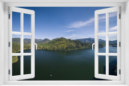 Fototapeta Naklejka Na Ścianę Okno 3D - Mineral Lake Pacific Northwest High Angle
