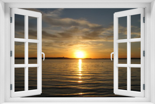 Fototapeta Naklejka Na Ścianę Okno 3D - Sunset on the Minsk sea