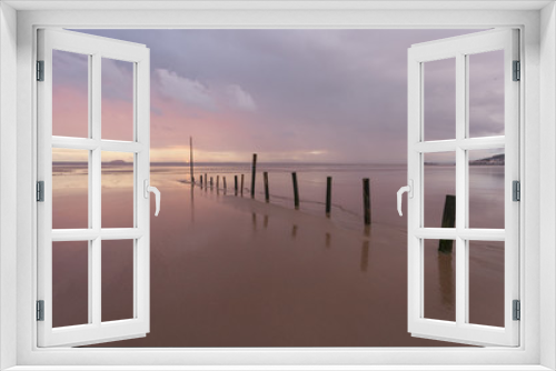 Fototapeta Naklejka Na Ścianę Okno 3D - Posts on Weston-super-Mare beach