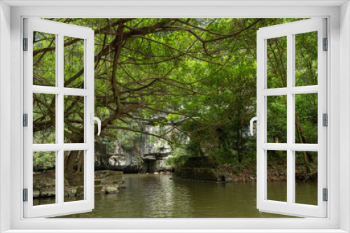 Fototapeta Naklejka Na Ścianę Okno 3D - Touristic boat ride in Hao Lu in Ninh Binh city, Vietnam.It is a famous national park with its rivers and the caves.