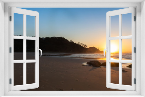 Fototapeta Naklejka Na Ścianę Okno 3D - Sunset on the beach with ocean view in Byron Bay, Australia.