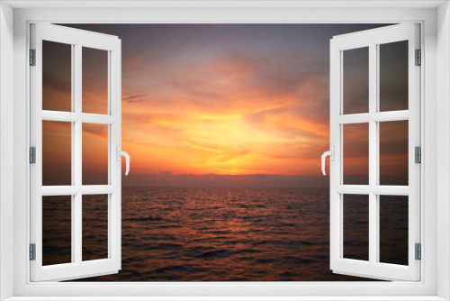 Fototapeta Naklejka Na Ścianę Okno 3D - sunset over sea