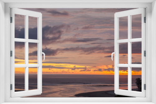 Fototapeta Naklejka Na Ścianę Okno 3D - Beautiful dramatic sunset in paradise