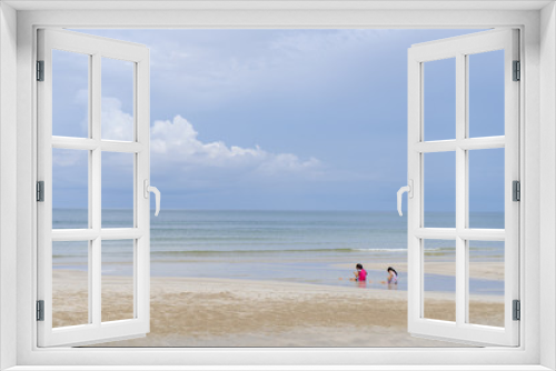 Fototapeta Naklejka Na Ścianę Okno 3D - Children playing on the beach near the sea