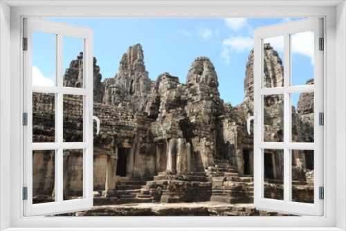 Fototapeta Naklejka Na Ścianę Okno 3D - The Bayon is a well-known and richly decorated Khmer temple at Angkor in Cambodia. Built in the late 12th or early 13th century as the official state temple of the Mahayana Buddhist King Jayavarman VI