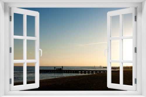 Fototapeta Naklejka Na Ścianę Okno 3D - Beach at dawn, piers perspective view