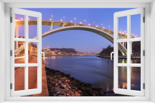Fototapeta Naklejka Na Ścianę Okno 3D - Ponte da Arrabida Bridge in Porto, Portugal