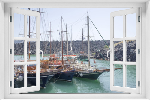 Fototapeta Naklejka Na Ścianę Okno 3D - Wooden ships on port of Nea Kameni volcanic island near Santorin