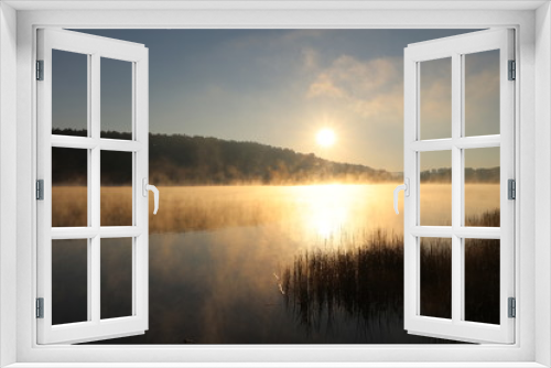 Fototapeta Naklejka Na Ścianę Okno 3D - Sunrise over misty lake
