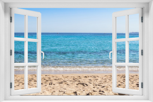 Fototapeta Naklejka Na Ścianę Okno 3D - White sand beach and blue sky