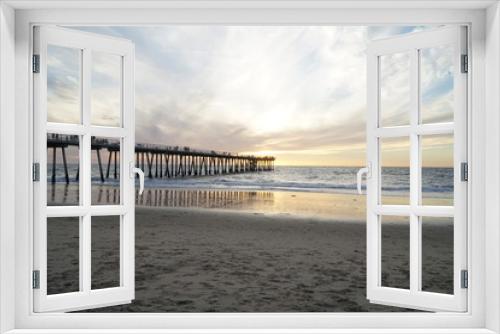Fototapeta Naklejka Na Ścianę Okno 3D - Pier sunset