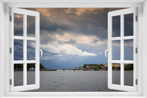 Fototapeta Naklejka Na Ścianę Okno 3D - Travel to Finland, view of the island Suomenlinna from the water. Beautiful landscape with the bright cloudy dramatic stormy sky
