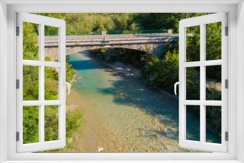 Fototapeta Naklejka Na Ścianę Okno 3D - Luftbild einer Brücke über die Roanne