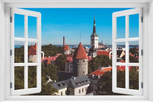 Fototapeta Naklejka Na Ścianę Okno 3D - Vista aerea de la Ciudad de Tallin, En Estonia