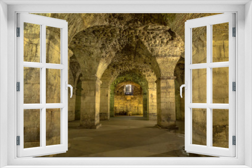 Fototapeta Naklejka Na Ścianę Okno 3D - Inside  Diocletian Palace 