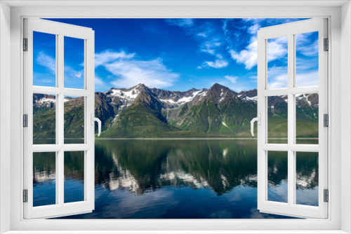 Fototapeta Naklejka Na Ścianę Okno 3D - reflecting mountains